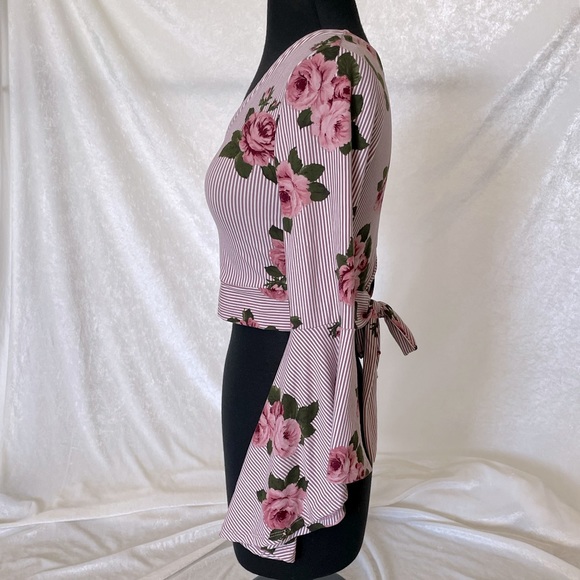 Floral crop top with fan sleeves - Picture 4 of 6